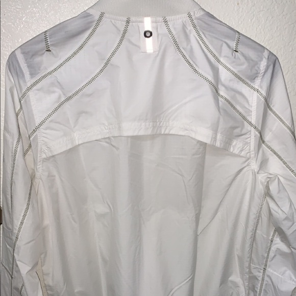 Adidas windbreaker/jacket, size small in woman, nylon texture, color white - Picture 2 of 2
